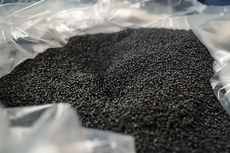 Filtermassa för vattenrening i säck för filtrering av föroreningar